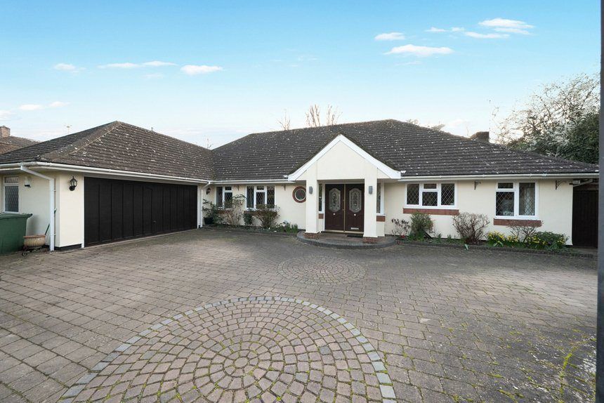 Property photo 1 of 15 5 Bed Detached Bungalow For Sale High Beeches, Gerrards Cross Sl9