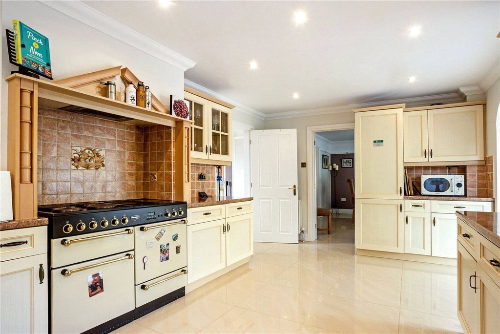 Property photo 2 of 12 Kitchen