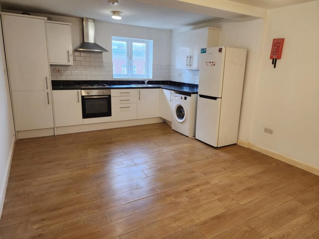 Property photo 1 of 4 Kitchen