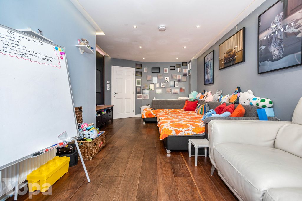 Additional image 8 of 3 bed detached house for saleBrambling Close, Greenhithe DA9