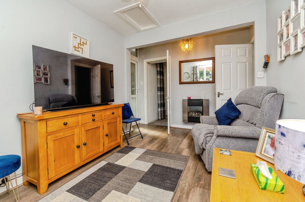 Property photo 3 of 23 Annex Lounge