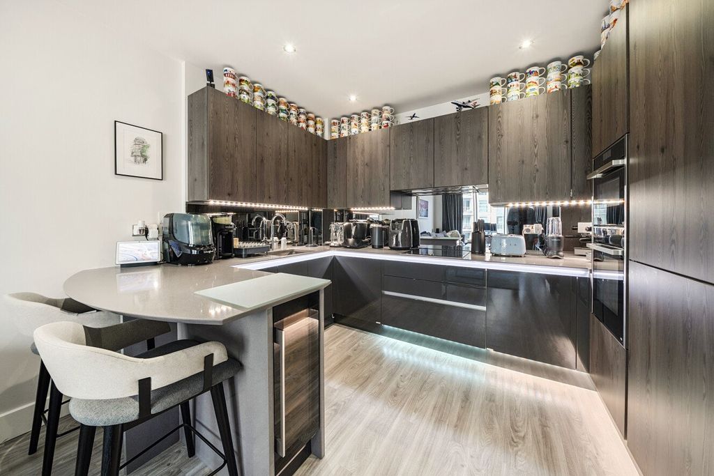 Property photo 2 of 18 Picture No. 11