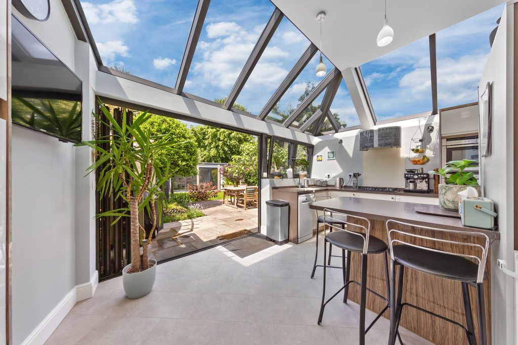 Property photo 3 of 20 Kitchen Breakfast Room