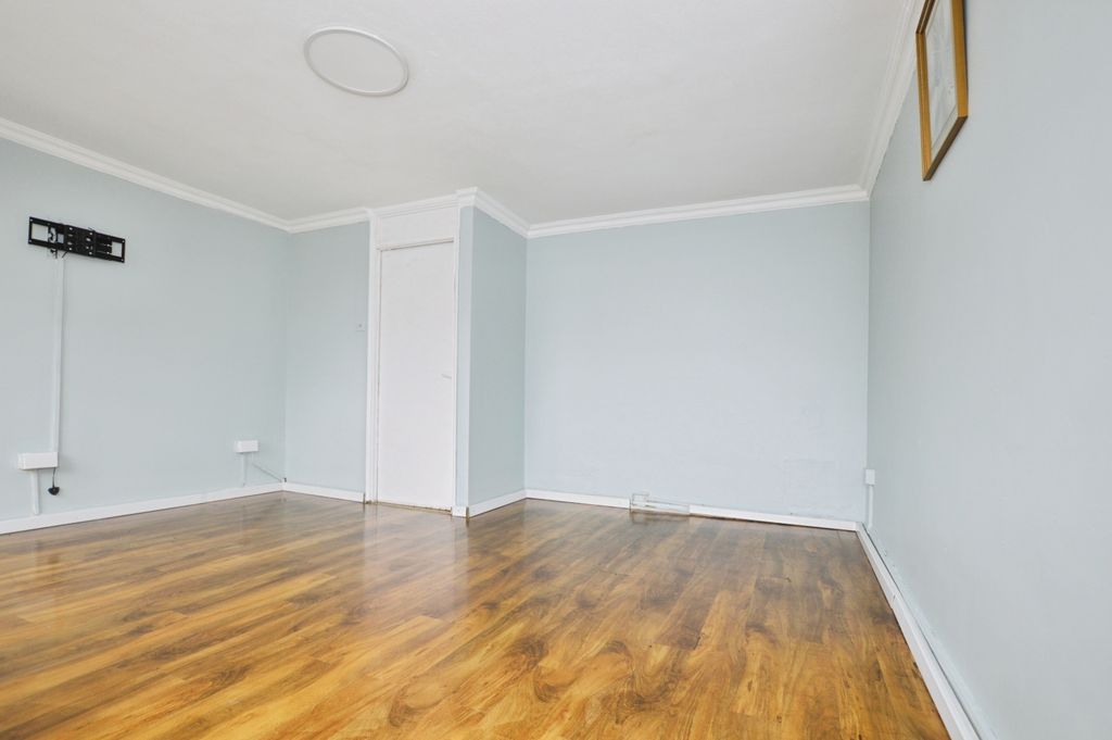 Property photo 3 of 18 Pbox-Img.Jpg