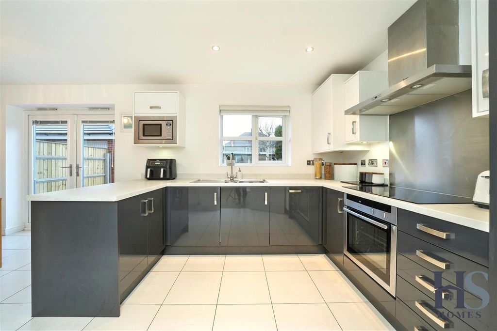 Property photo 2 of 20 Kitchen .Jpg