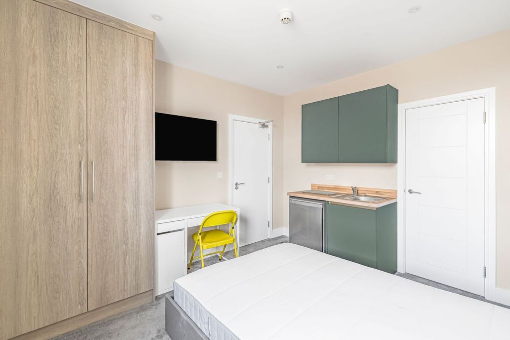 Property photo 3 of 4 Studio