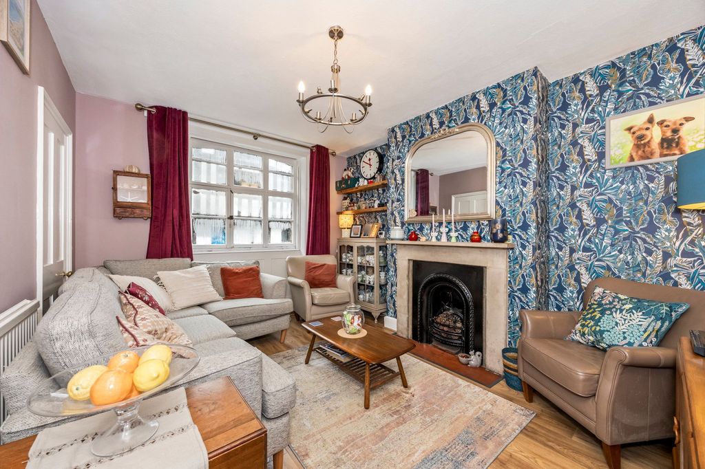 Property photo 2 of 24