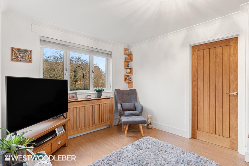 Property photo 2 of 14 Parrotsfield_4.Jpg