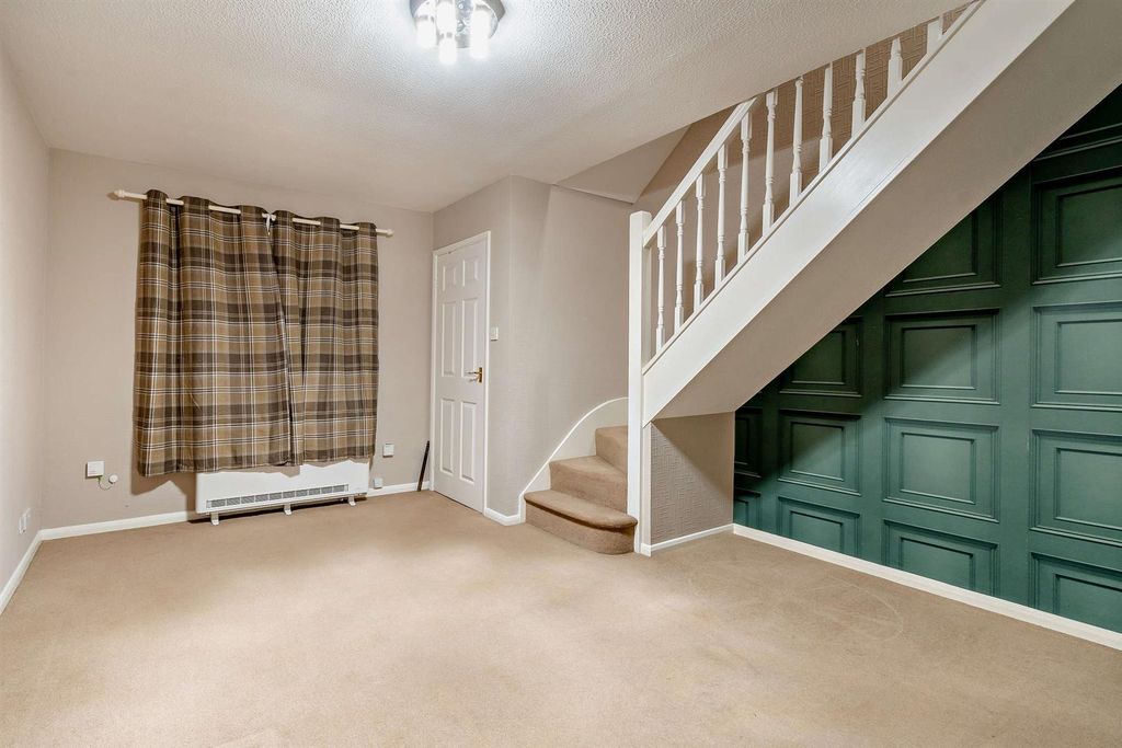 Property photo 2 of 11 8667478-Interior05-800.Jpg