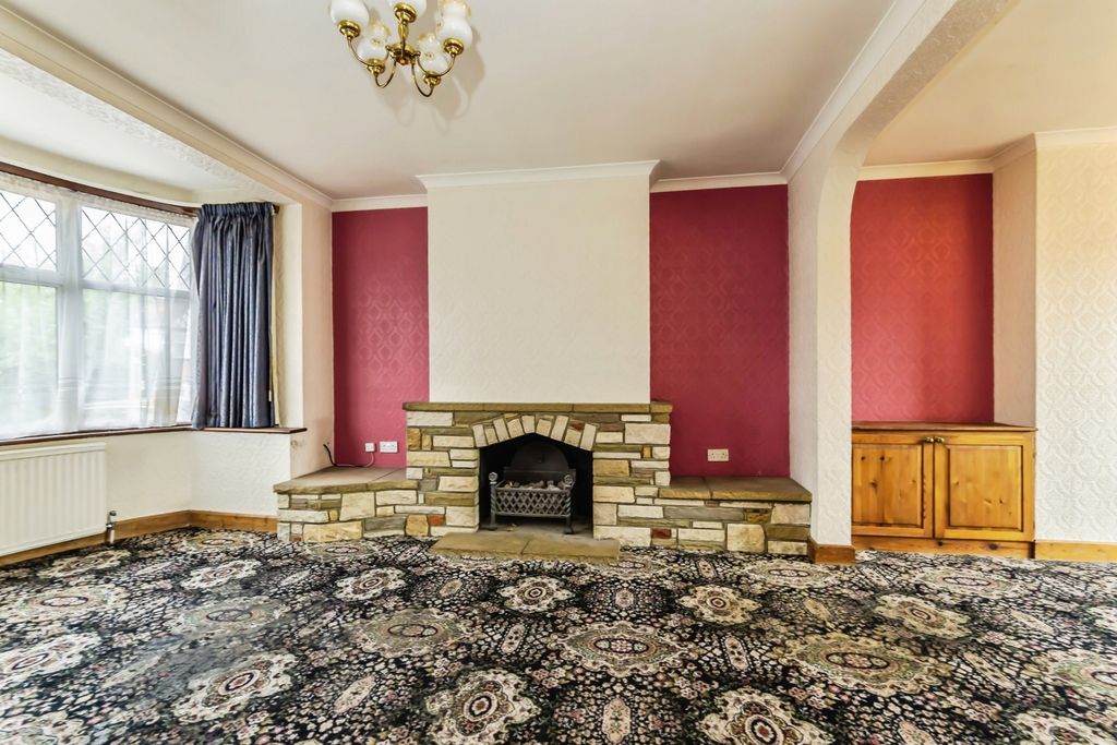 Property photo 2 of 17 Photo