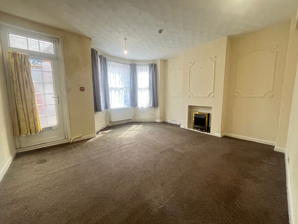 Property photo 1 of 8 Living Room