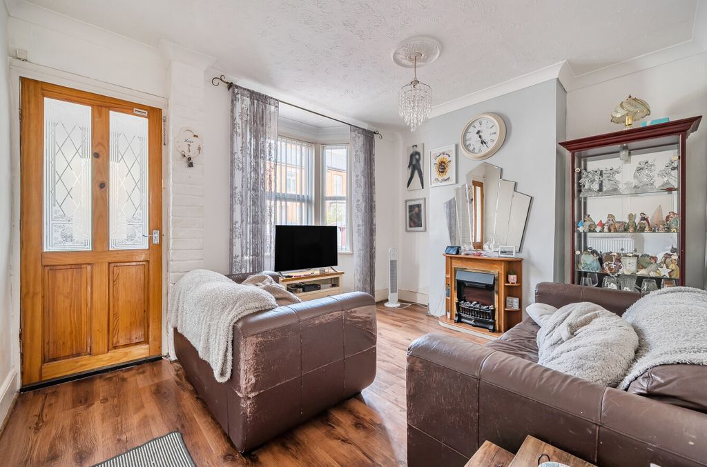 Property photo 1 of 18 1369302-9-68F66B7...