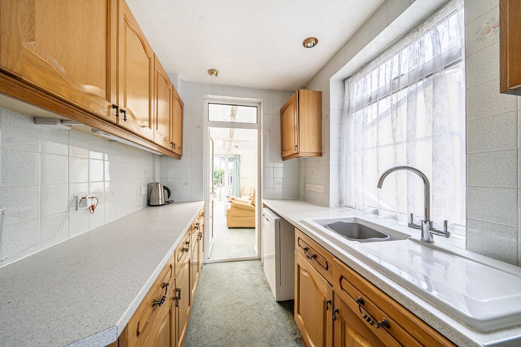 Property photo 3 of 17 Kitchen