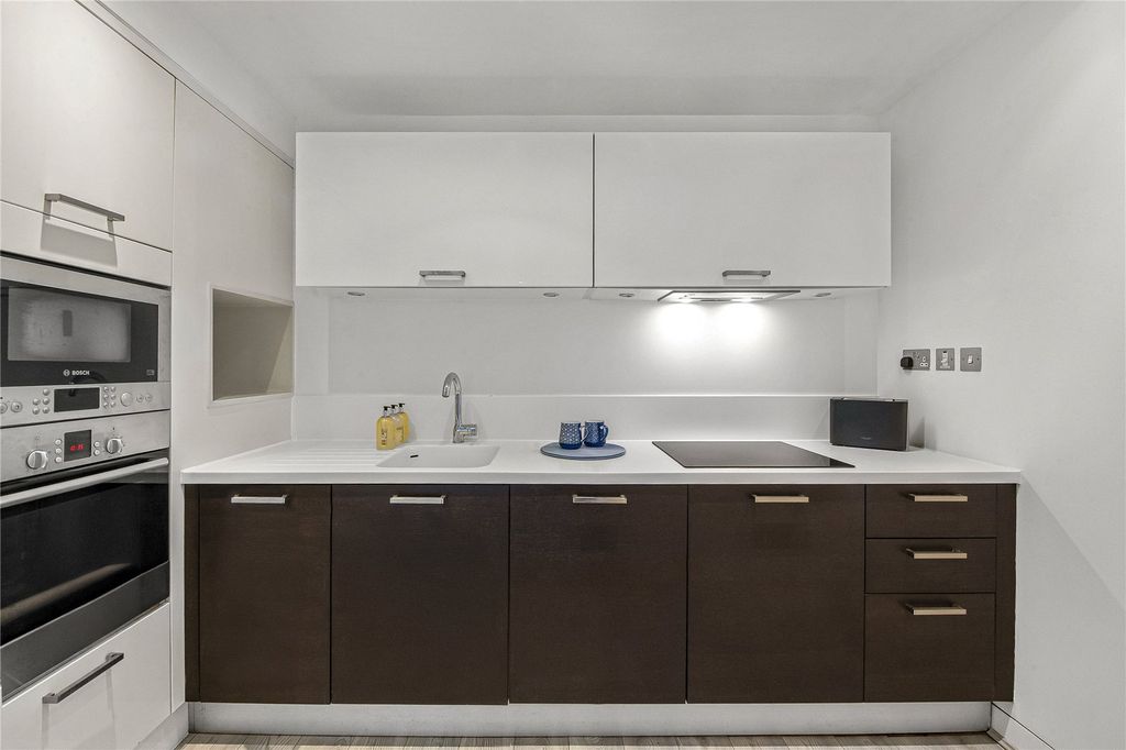 Property photo 3 of 8 Picture No. 10