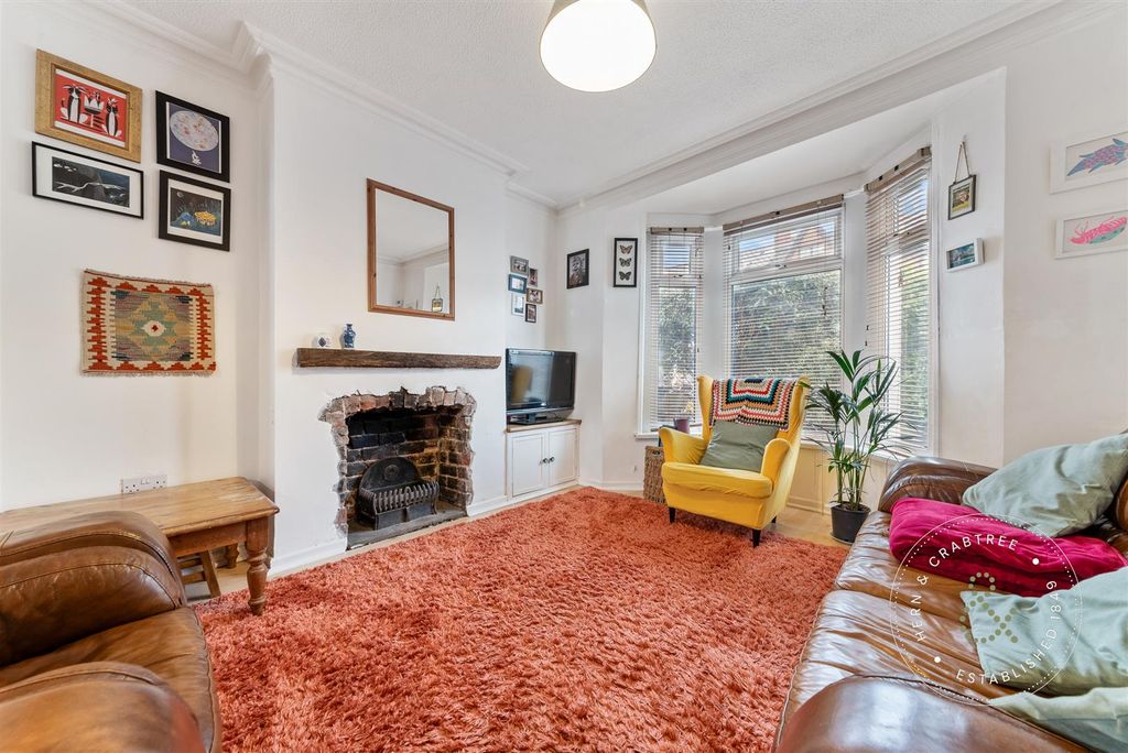 Property photo 3 of 29 Clive-Road-11.Jpg