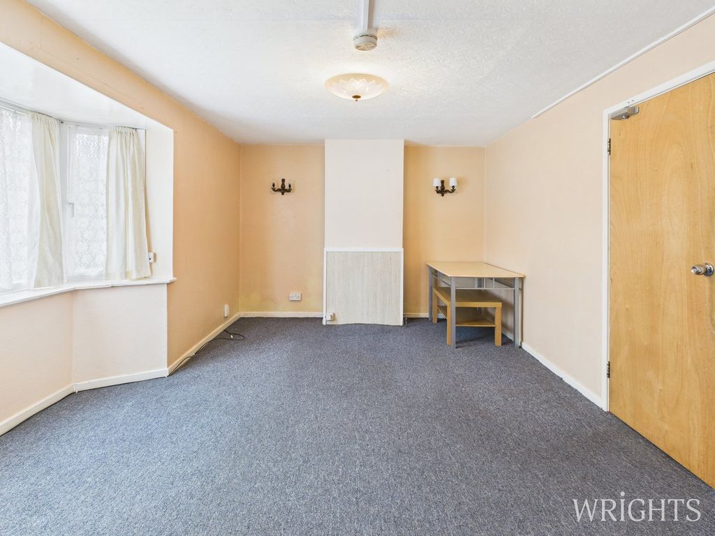 Property photo 3 of 19 Living Room