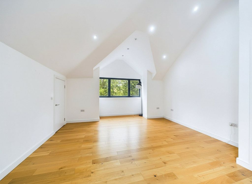 Property photo 3 of 7 Picture No. 43