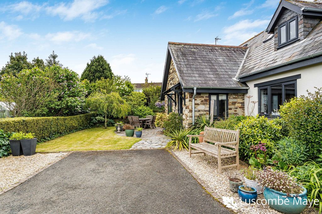 Property photo 2 of 31