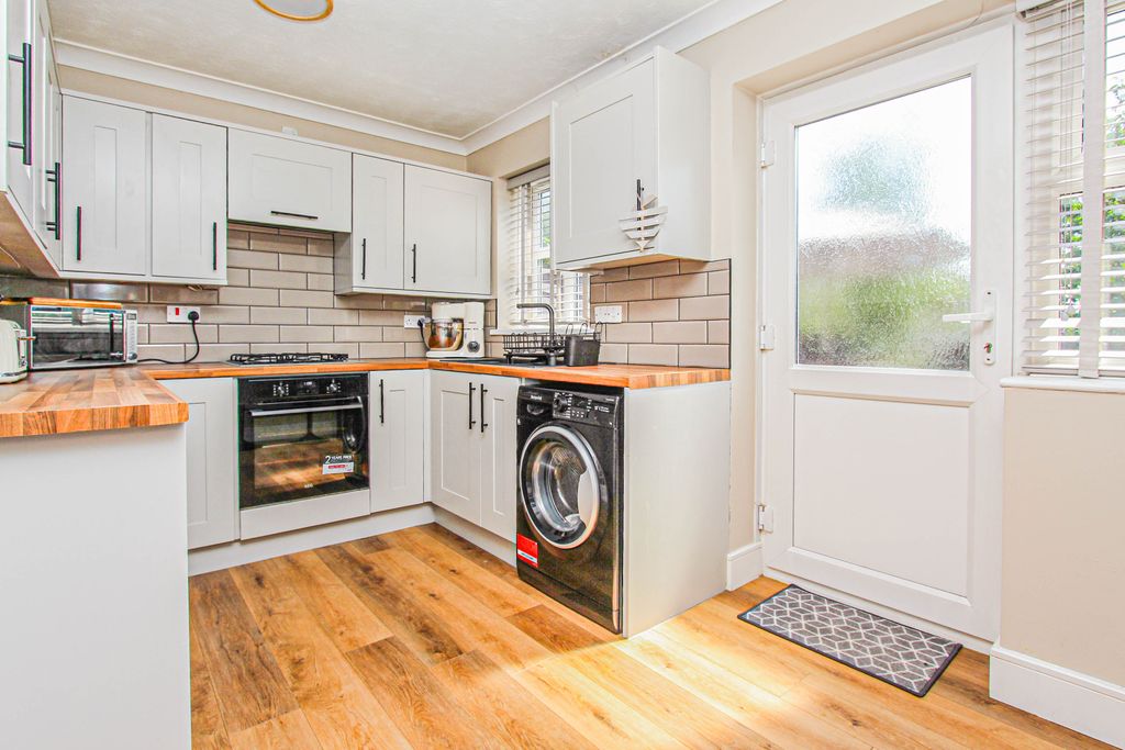 Property photo 2 of 10 Kitchen/Dining Room