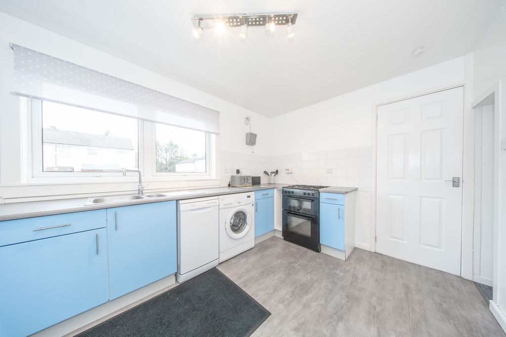 Property photo 3 of 33 Kitchen