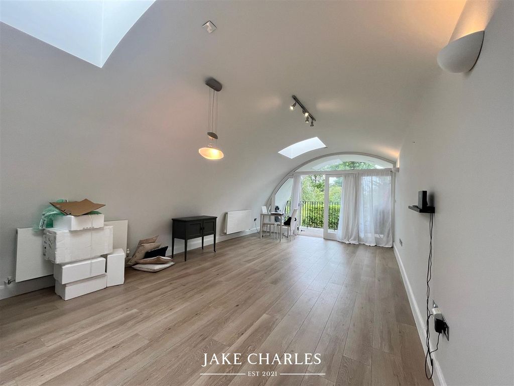 Property photo 1 of 15 4B04189d-A3E8-49B0-80A1-0848c9035Dd6.Jpg