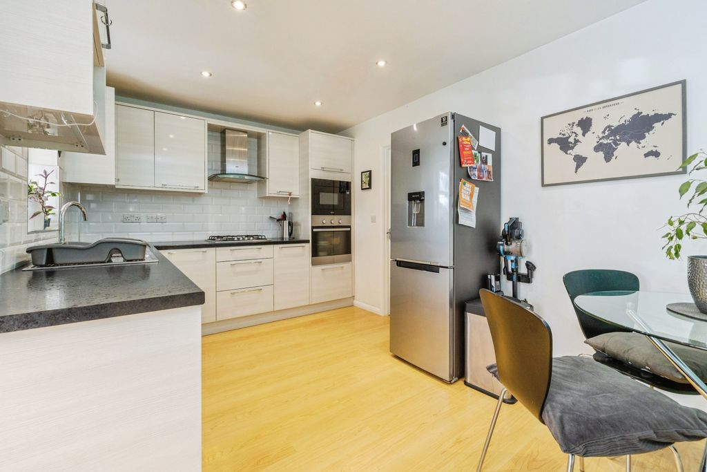 Property photo 3 of 14 Kitchen/Diner