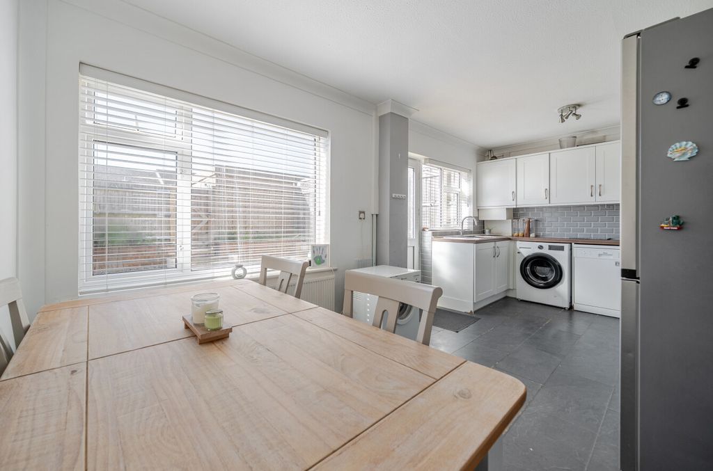 Property photo 3 of 13 1425744-11-69Bad4...