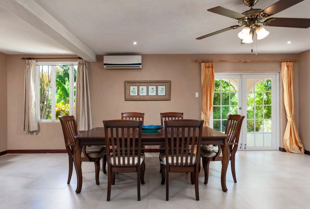 Property photo 2 of 27