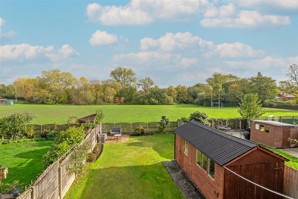 Property photo 2 of 15 Garden