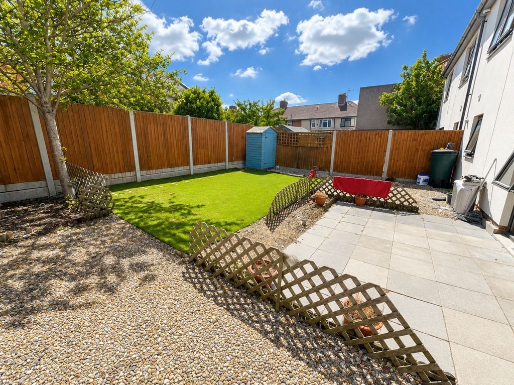 Property photo 2 of 9 Garden