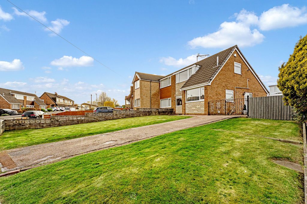 Property photo 2 of 31