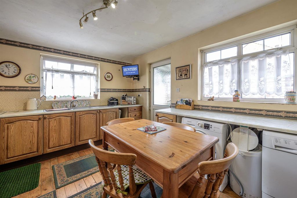 Property photo 3 of 32
