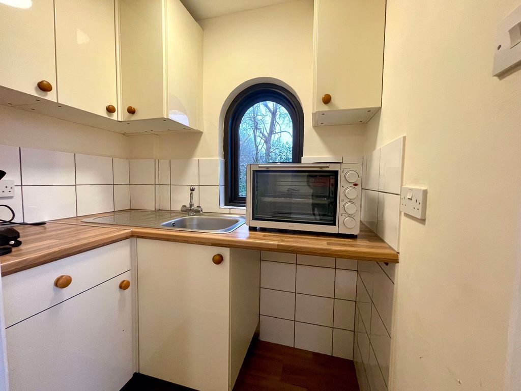 Property photo 3 of 6 Photo 6