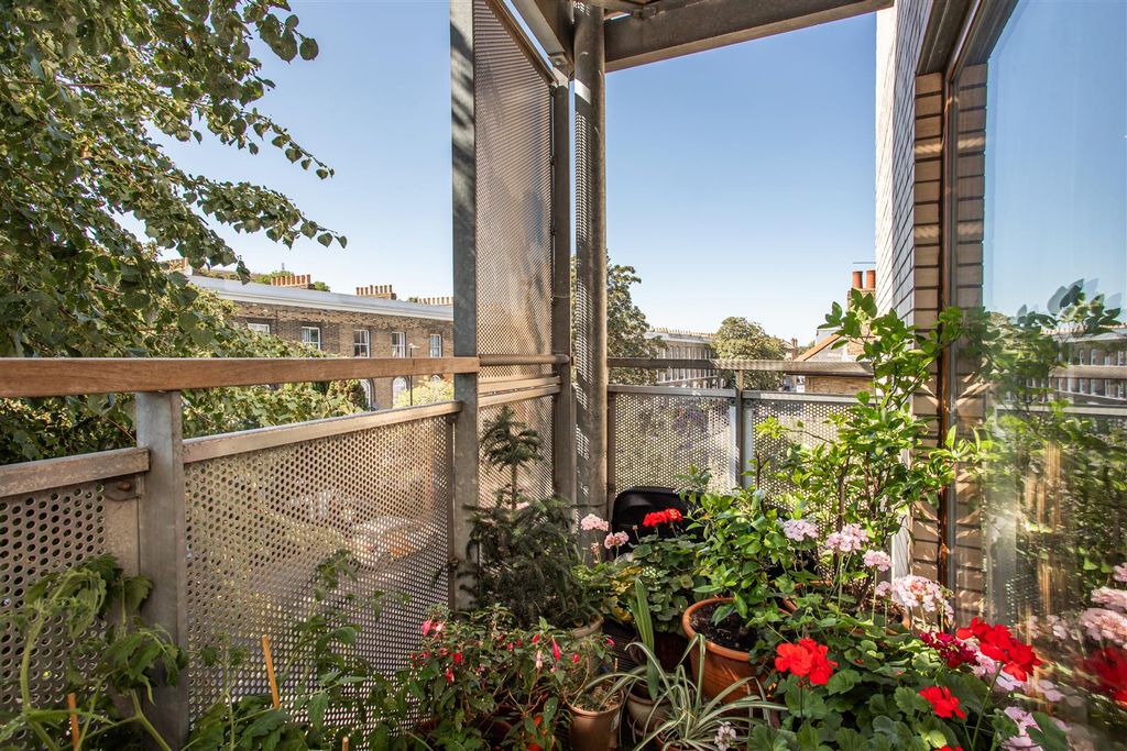 Property photo 3 of 19 Balcony