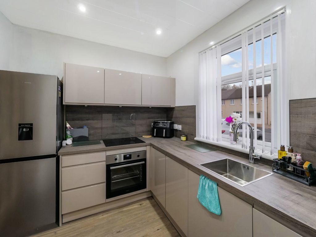 Property photo 3 of 12 Kitchen