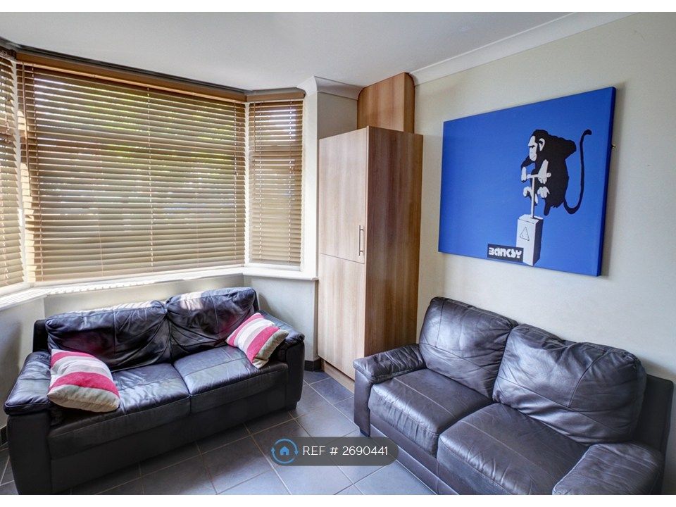 Property photo 1 of 15 Living Room