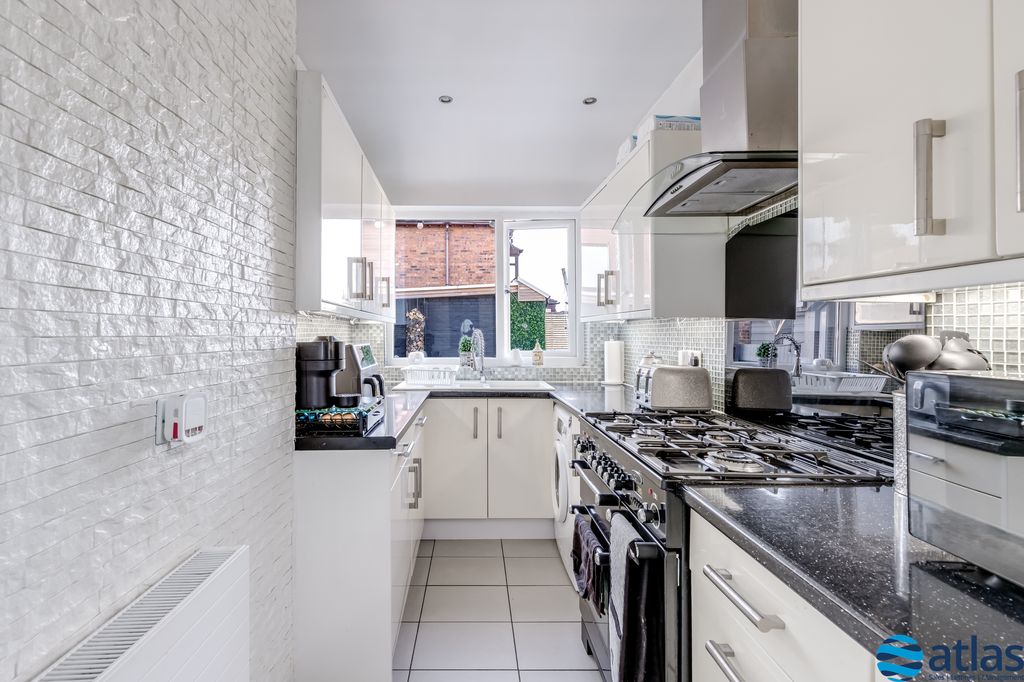 Property photo 2 of 24 Kitchen