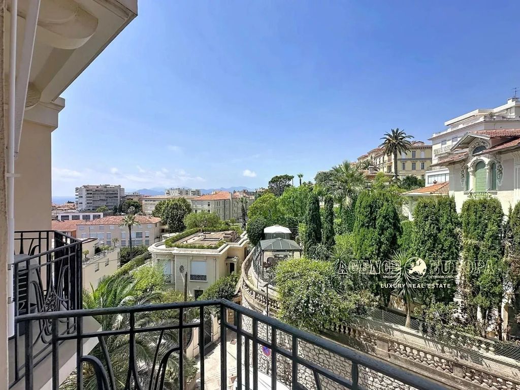 Property photo 1 of 5 Cannes Close To The Town Centre - Glimpse Of The Sea
