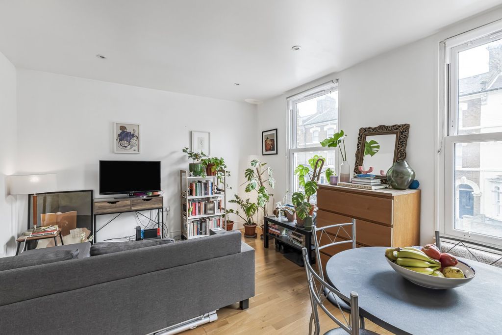 Property photo 2 of 17 Picture No. 10