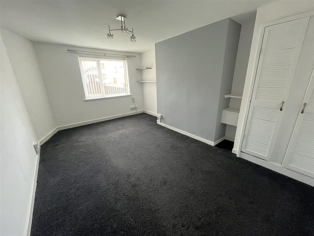 Property photo 2 of 16 Lounge