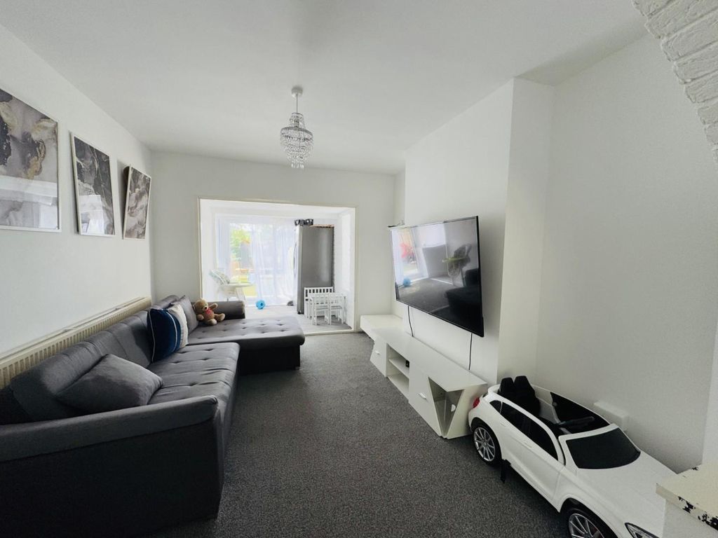 Property photo 2 of 15 Lounge.Jpg