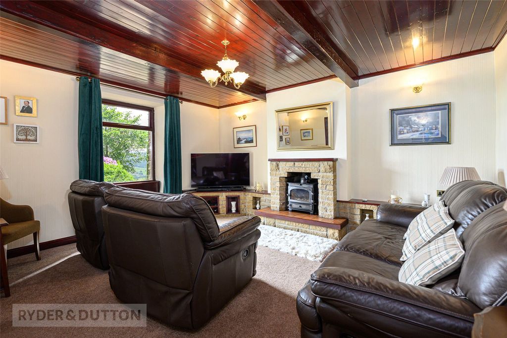 Property photo 3 of 28 Sitting Room