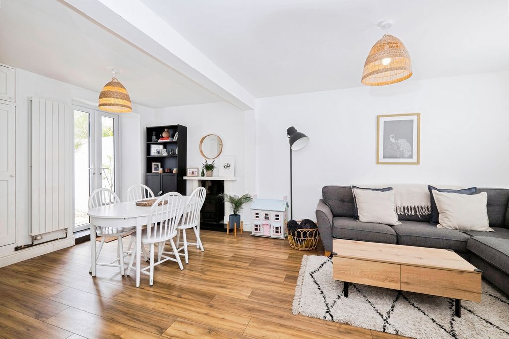 Property photo 3 of 17 Living/Dining