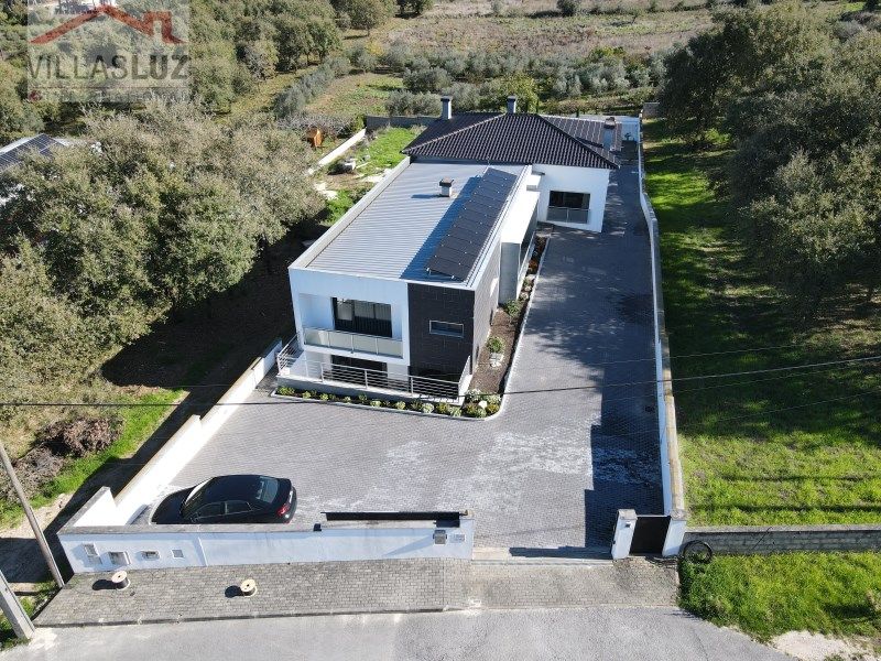 Property photo 3 of 60