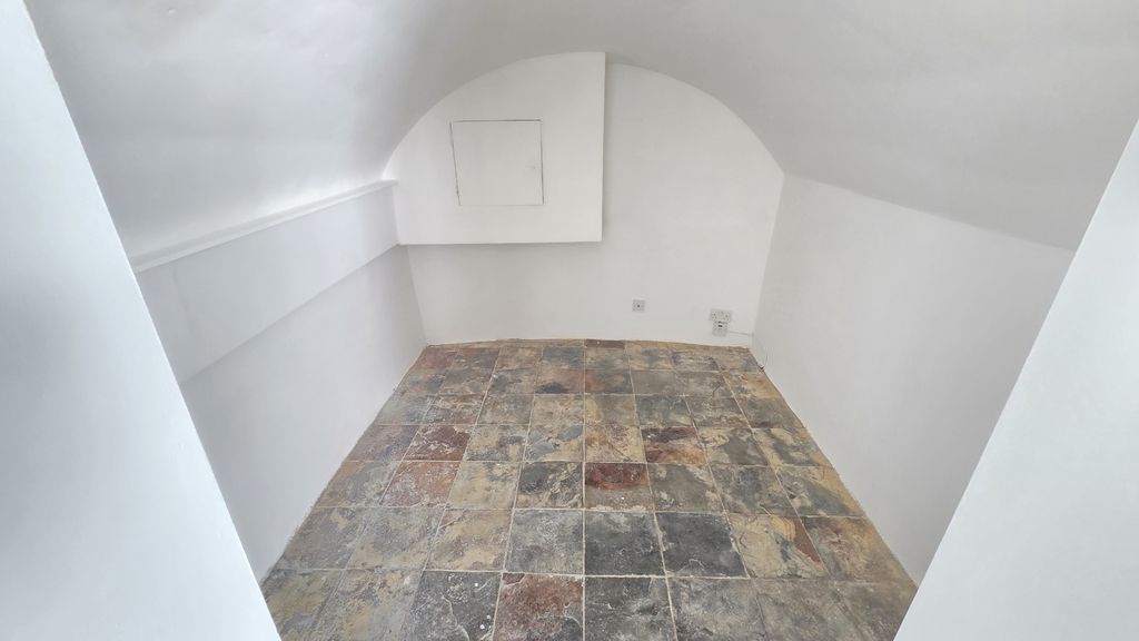 Property photo 3 of 17 2025-10-27 10.54.18