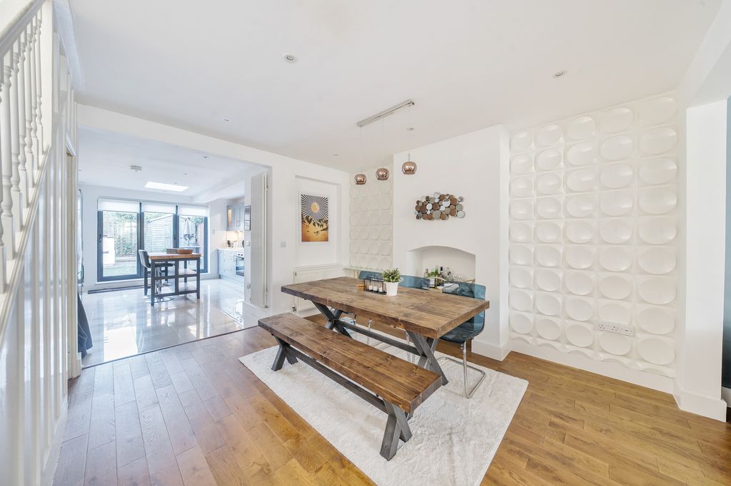 Property photo 3 of 16 Dining Area