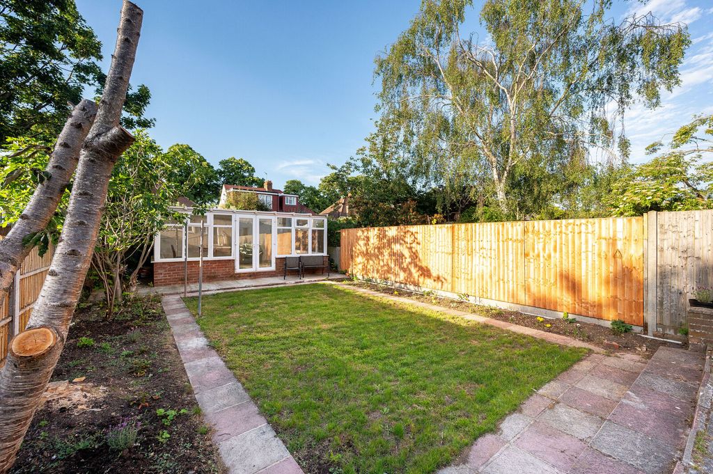 Property photo 2 of 28