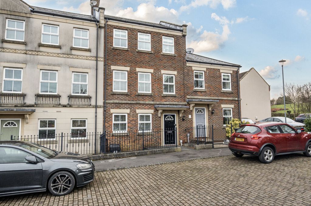 Property photo 1 of 19 1404576-1-697B870...