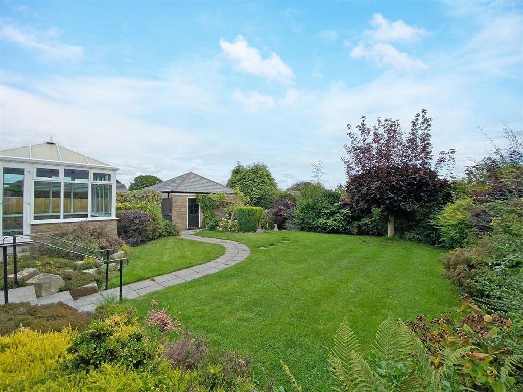 Property photo 3 of 18 Garden