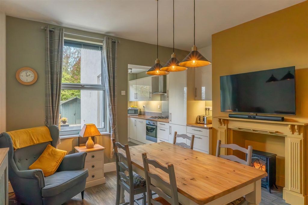 Property photo 1 of 20 Dining Room 4.Jpg